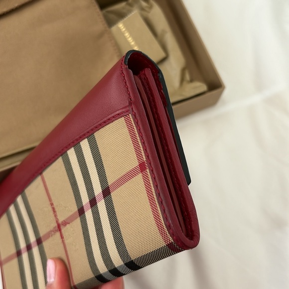 Burberry horse ferry check porter Red and Beige Wallet - Picture 9 of 9